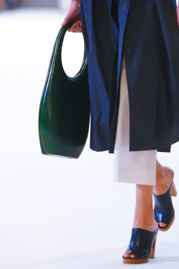 Christophe Lemaire Ready to Wear Spring Summer 2015 in Milan