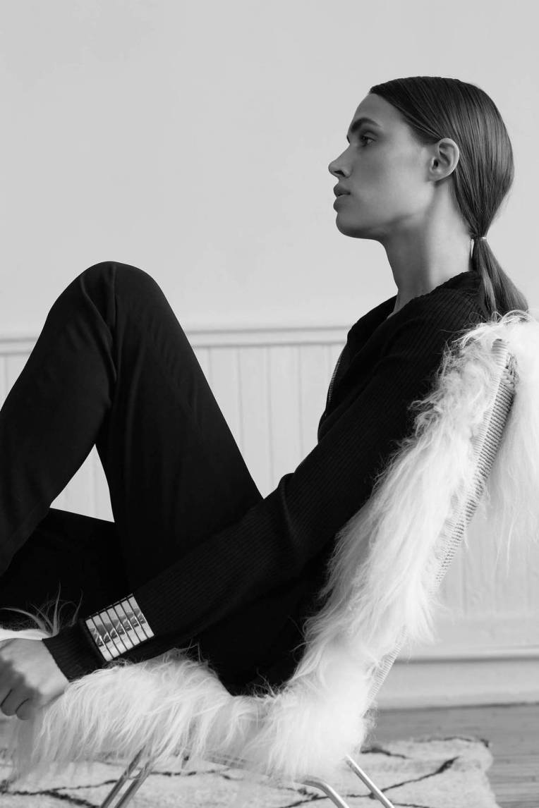 medium_ED_CH_v2.21_THOMASLOHR_SOPHIE-BUHAI_chair_FINAL