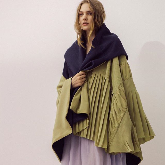 Clutching-at-layers-backstage-at-@Dior-Haute-couture-AW15-Photography-@virginiekhateeb