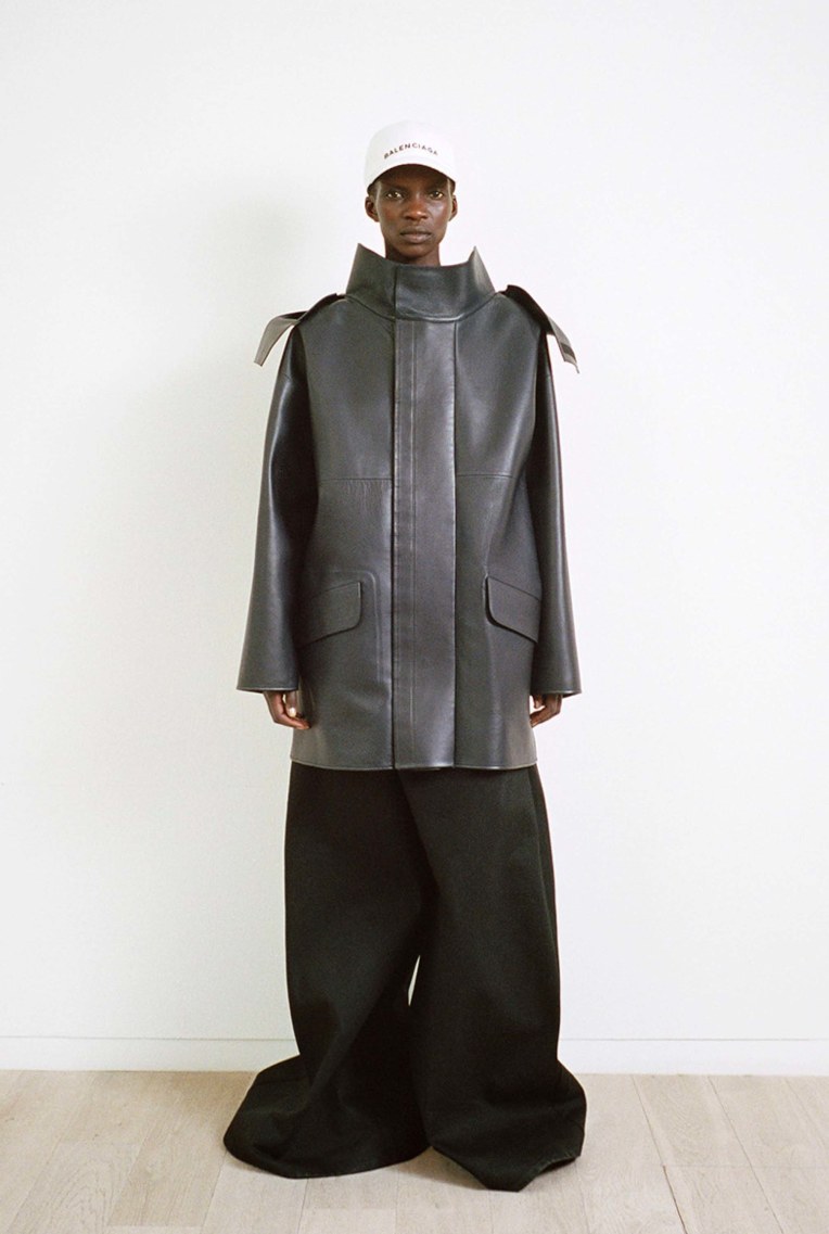 25-balenciaga-resort-2017